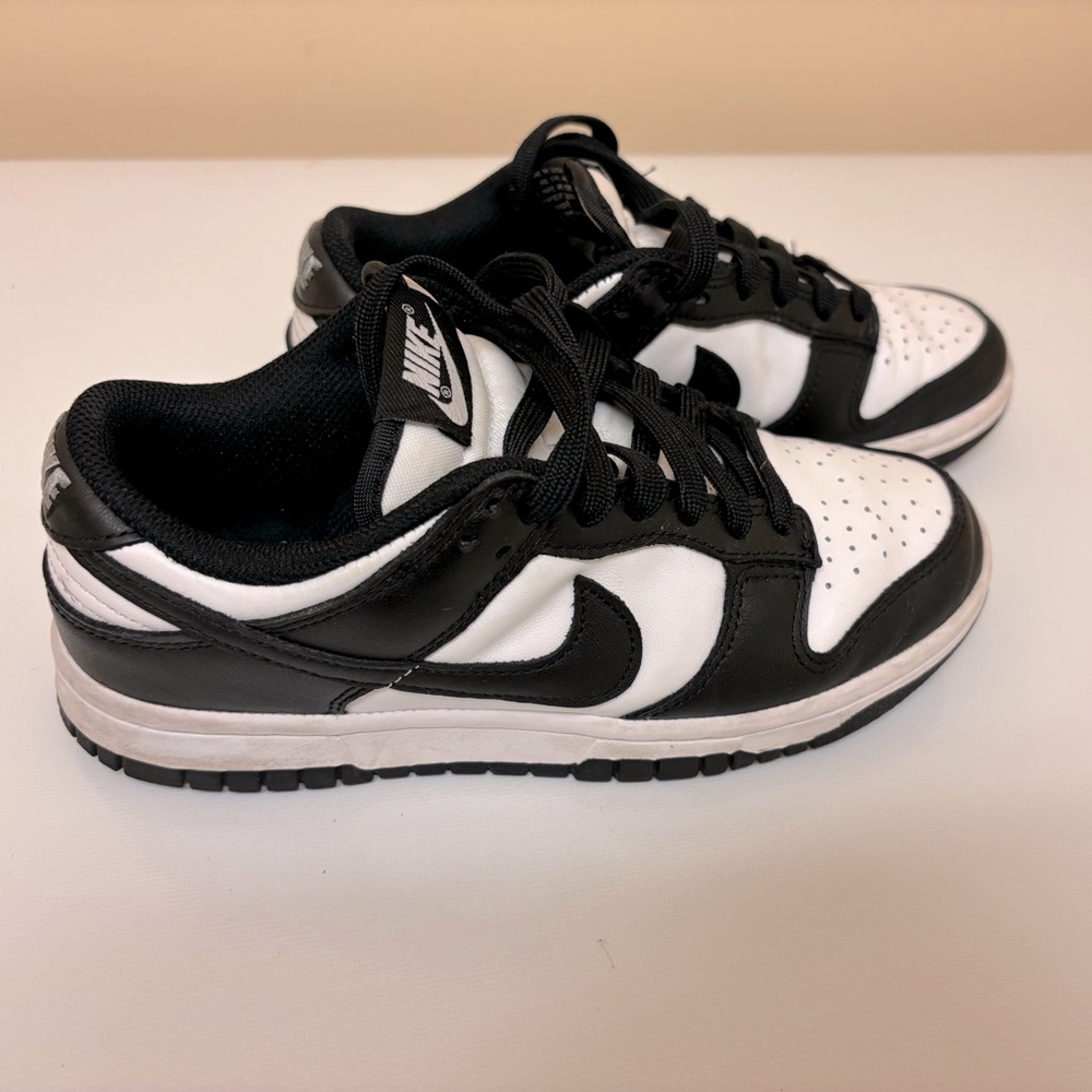 Nike panda dunks low